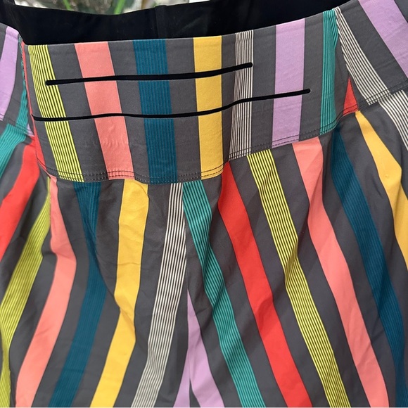 Lululemon Multicolor Stripe Hybrid Shorts Size 40 - Picture 9 of 16